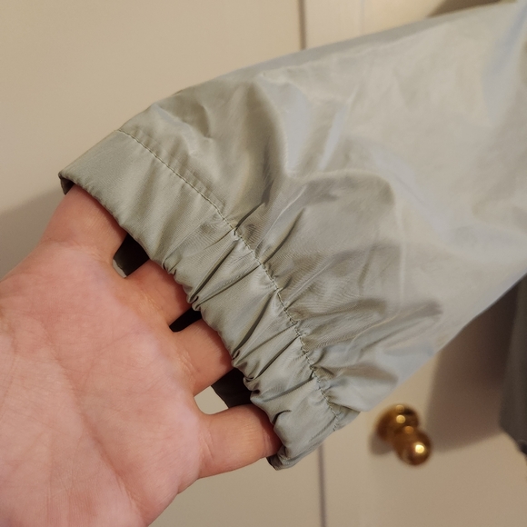 Pullover Windbreaker - Picture 6 of 6